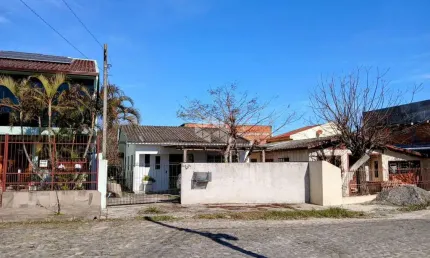 Casa à Venda com 02 Quartos no bairro Passo D´Areia em Santa Maria