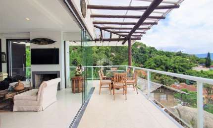 Casa com 4 suítes a venda na Barra da Lagoa/Praia Mole em Florianópolis/SC