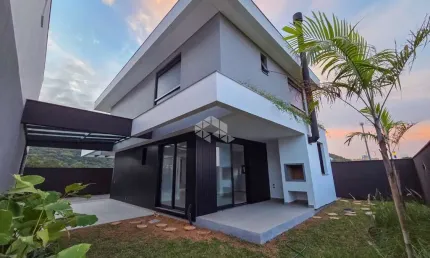 Casas de 3 suítes para venda na LAGOA DA CONCEIÇÃO - FLORIANÓPOLIS/SC