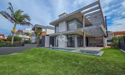 Casa com 4 dormitórios à venda na Praia do Campeche - Florianópolis/SC