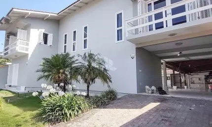 casa com 4 dormitorios no Bairro Campeche/Rio Tavarares