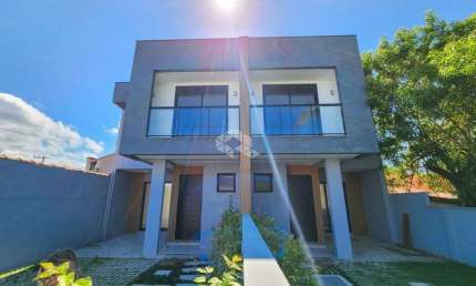 CASA NOVA NO CAMPECHE COM 3 SUÍTES E 2 VAGAS PRÓXIMA À PRAIA
