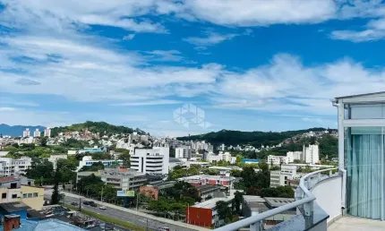 COBERTURA À VENDA 2 QUARTOS (SENDO 1 SUÍTE) + 1 ESCRITÓRIO -  2 VAGAS DE GARAGEM E VISTA PANORÂMICA EM FLORIANÓPOLIS - A 50 M DA UFSC