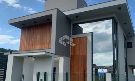 Casa 3 suites/quartos alto padrão com 311m² privativo no Loteamento Villa Pamplona por R$ 4.300.000,00