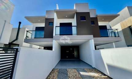 CASA SOBRADO NOVO COM 3 SUÍTES SACADA E DUAS VAGAS NO CAMPECHE EM FLORIANÓPOLIS