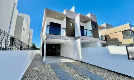 CASA SOBRADO NOVO COM 3 SUÍTES SACADA E DUAS VAGAS NO CAMPECHE EM FLORIANÓPOLIS