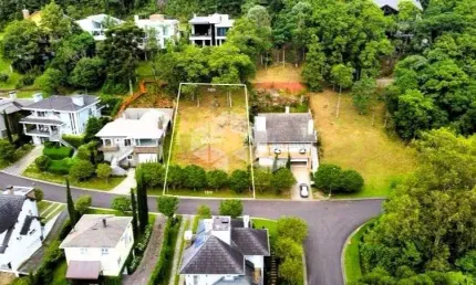 A venda terreno de 603m², localizado no Condominio fechado Alphaville em Gramado.