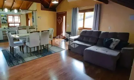 A venda casa com 200m² com 5 dormitórios, localizada no Palace Hotel em Canela.