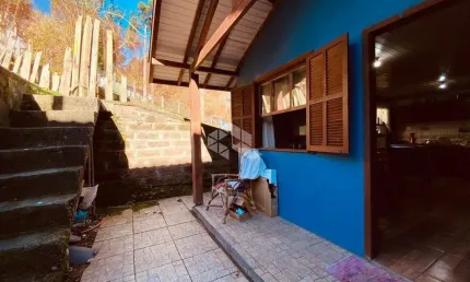 Casa a venda de 2 dormitórios mais banheiro social, localizada no bairro Palace hotel em Canel.