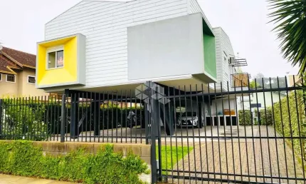 A venda apartamento de 2 dormitórios sendo 1 suíte mais banheiro social, localizado a 300 metros do supermercado Rissul em Canela.