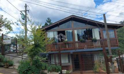 Uma casa a venda no bairro três Pinheiros em Gramado