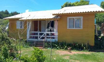Casa com 3 dormitórios 1 banheiro e lavanderia no Vale dos Pinheiros, Gramado.