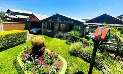 Casa a venda com 3 quartos localizada no bairro Santa Marta, Canela.