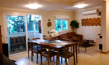 A venda apartamento com 3 dormitórios sendo 3 suítes, 1 lavabo e 3 box de garagem, localizado no Residencial Dona Catharina em Canela.