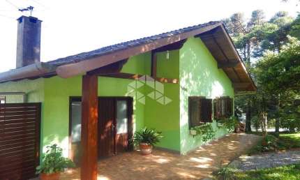 Casa 250m², 4 dormitórios sendo 1 suíte, localizada no bairro Vila Maggi