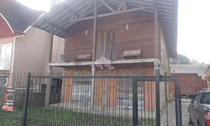 3 casas, terreno 896m² bairro santa terezinha , apenas 1.000 metros da catedral de pedras