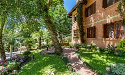 A venda apartamento de 1 dormitório, localizado a 750 metros da Rua Coberta de Gramado.