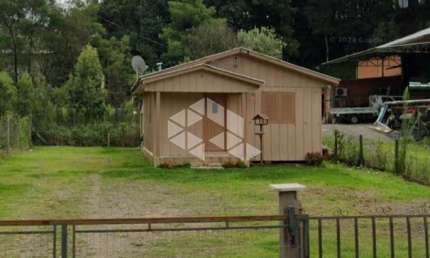 casa de madeira, 1 dormitório,  terreno 381m², localizado bairro moura
