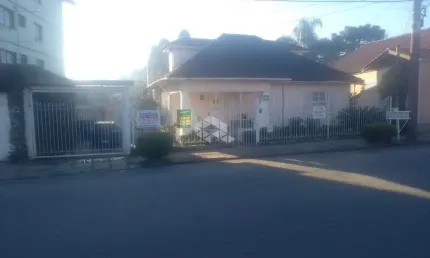CASA 70  M²  Dormitórios, terreno 1.000m², localizada na  Vila Boeira