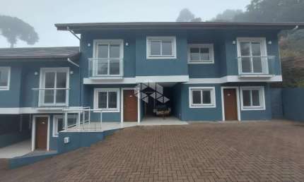 Casa geminada 86m² , 2 suítes, localizada no bairro Sesi