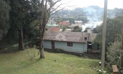 casa 62m², com terreno 587,20m², com 2 frentes, localizado na rua Dona Francisca , bairro Carniel