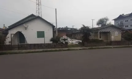 casa 177m², terreno 560m², localizado no Bairro Boeira a 200 metros do Rissul