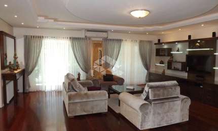 Casa 545m², 4 dormitórios, sendo 2 suítes, localizado no centro de Canela