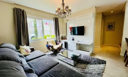 Casa em condomínio com 02 dormitórios, 106,95 m² em Canela.