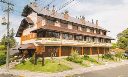 A venda apartamento de 2 dormitórios sendo 1 suíte, lacalizado no bairro Planalto em Gramado.