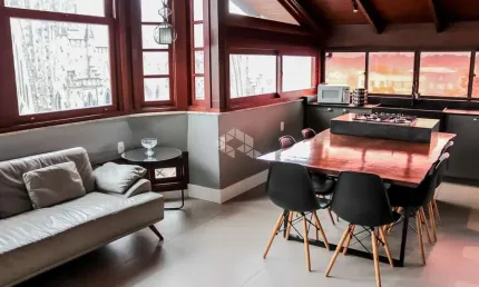 Apartamento 2 dormitórios, sendo uma suíte, localizado ao lado da catedral de pedras