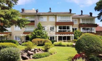 Apartamento de 3 dormitórios no laje de pedra em Canela.