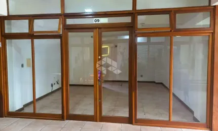 Sala comercial de 32,88 m², localizada no centro de canela.