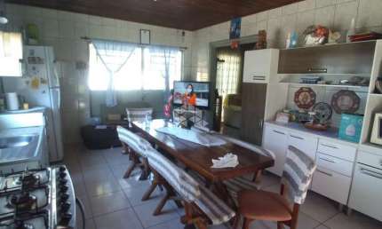 Casa com 2 Dormitórios e Estrutura Comercial - Oportunidade Única