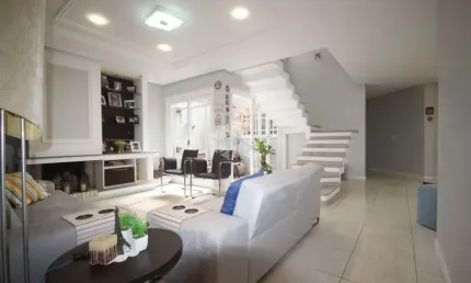 CASA SOBRADO 4 DORMITÓRIOS SENDO 3 SUÍTES, 4 VAGAS, AMPLO PÁTIO E PISCINA, BAIRRO MARECHAL RONDON