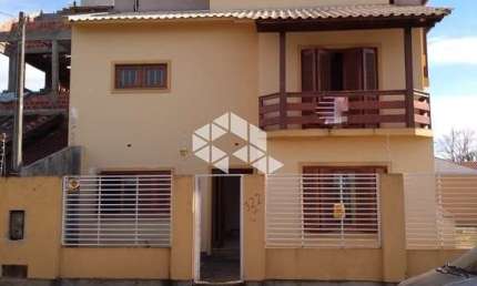 Casa  com 07 dormitórios, 03 suites, 05 banheiros, com aproximadamente 400m²