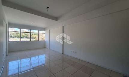 Sala comercial em frente ao Shopping Total no Bairro Floresta
