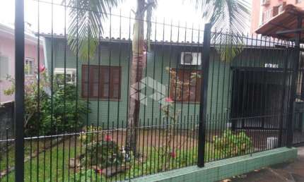 Casa a com 3 quartos e 2 banheiros no centro de Canoas