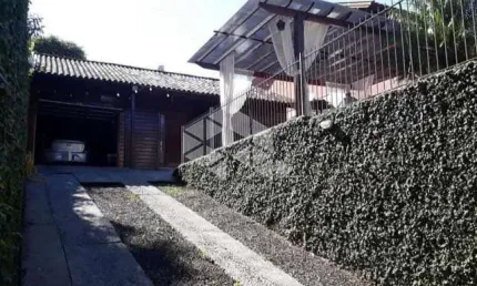 Casa de 2 dormitórios com pergolado e pátio amplo - Nova Santa Rita