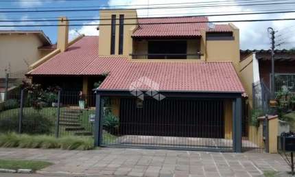 Casa de 5 dormitórios no Morro do Espelho em São Leopoldo.