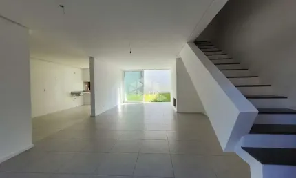 Sobrado à venda, 3 dormitórios, suíte, 3 vagas,  novo, lareira, churrasqueira, Jardim Lindóia, zona norte.