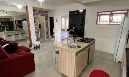 Casa com 2 dormitórios e vaga coberta em Sapucaia do Sul