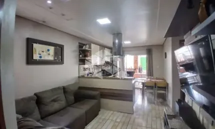 Casa com 2 dormitórios / 2 vagas / piscina e churrasqueira