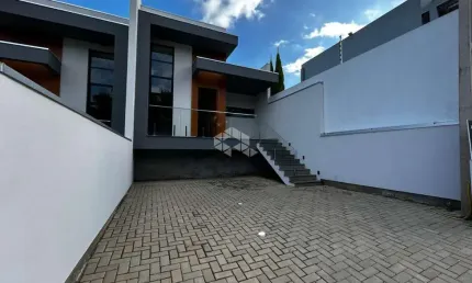Casa com excelente localização - Encosta da Floresta