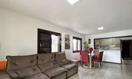 Casa com Piscina e 3 Dormitórios - Centro de Imbé, a 550m do Mar!