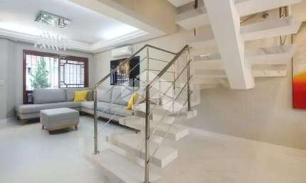 Casa/Sobrado com 4 Dormitórios/Quartos sendo 1 suíte no Bairro Moinhos de Vento-Canoas-Rs