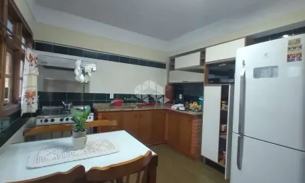 Casa com 03 dormitórios, 03 banheiros, garagem coberta para 04 carros,no bairro rio branco, na cidade de canoas-rs. aceira financiamento e fgts