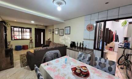 Casa de 80,00m² Privativos, com três Dormitórios uma Suíte, sala,cozinha, 2 vagas de garagem cobertas, e três banheiros, no Bairro são josé/Canoas