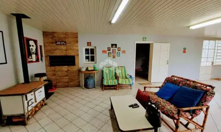 Casa de 3 dormitórios, sala de estar e jantar, aceita financiamento no Bairro Rio Branco/Canoas.