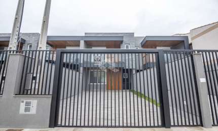 Casa Sobrado de 162m² com 03 suítes no bairro São José