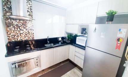 Casa em condominio fechado no bairro Igara com 2 quartos, lavabo, cozinha sob medida, semimobiliada e patio coberto nos fundos com churrasqueira.